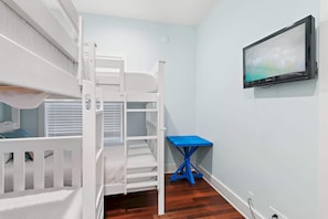 3 bedrooms, iron/ironing board, free WiFi