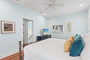 3 bedrooms, iron/ironing board, free WiFi, bed sheets - Seacrest West - BeachWalk (Panama City Beach)