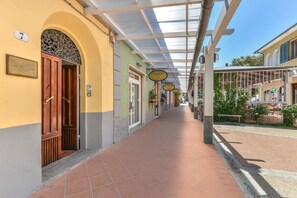 Exterior detail - Holiday Apartment 'Il Quadrifoglio 3' near the Beach with Terrace and Wi-Fi (procchio)