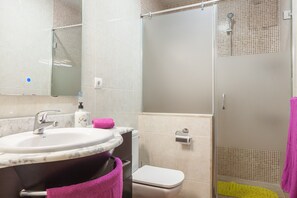 Bathtub, hair dryer, towels