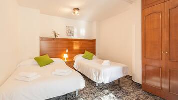 4 dormitorios, tabla de planchar con plancha, wifi gratis y ropa de cama