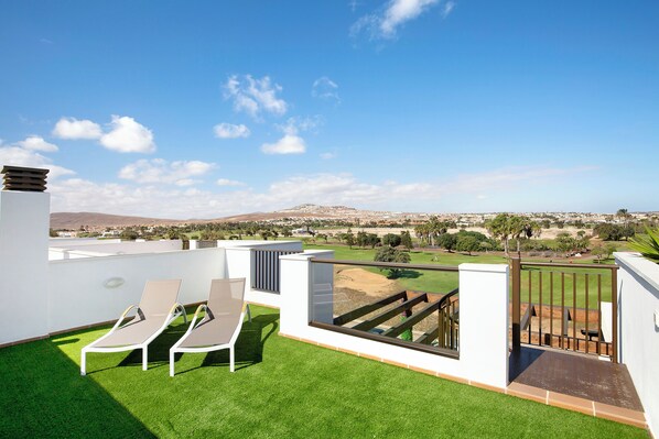 Terrace/patio - Holiday Apartment "Nice View" with Pool, Private Terrace & Wi-Fi (Caleta de Fuste)