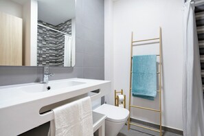 Shower, hair dryer, towels - Holiday Apartment "Nice View" with Pool, Private Terrace & Wi-Fi (Caleta de Fuste)