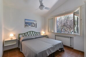 2 bedrooms, iron/ironing board, free WiFi