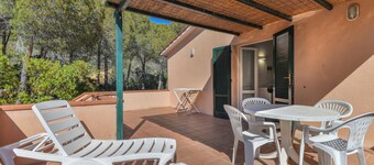 Holiday Apartment 'La Spiga' with Terrace, Shared Garden and Wi-Fi