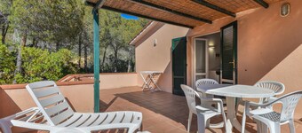 Holiday Apartment 'La Spiga' with Terrace, Shared Garden and Wi-Fi
