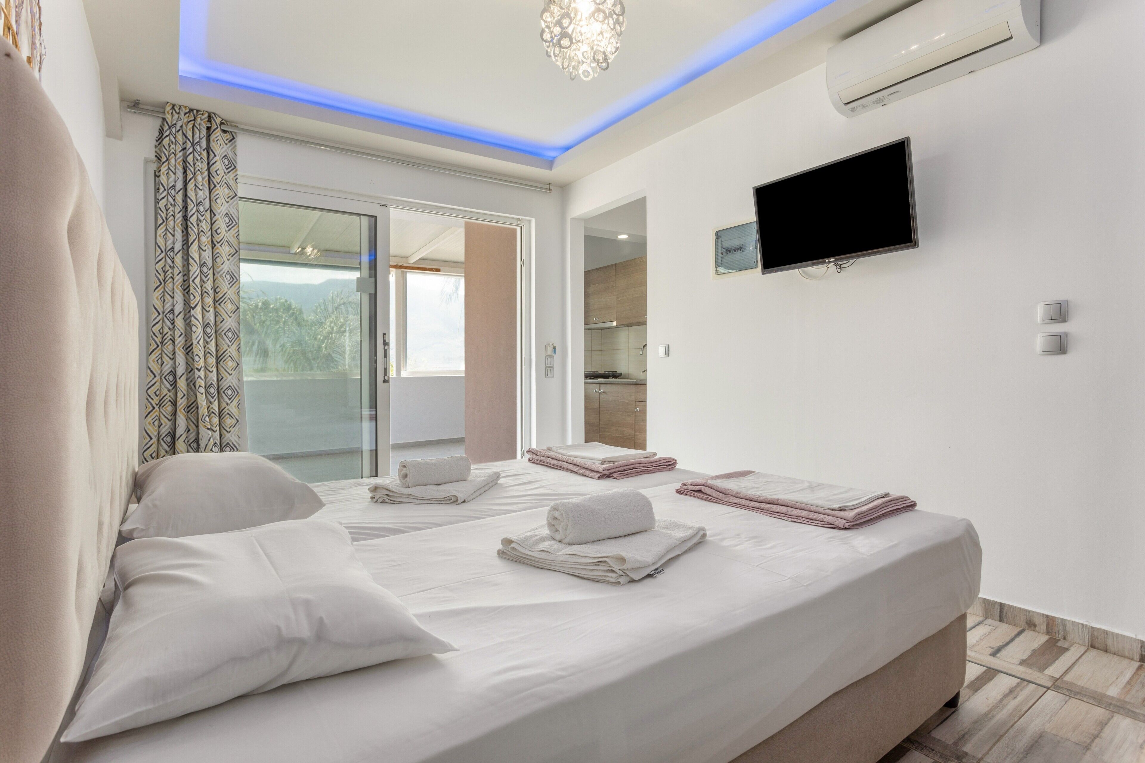 1 habitación, tabla de planchar con plancha, wifi gratis y ropa de cama 