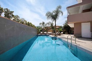 Pool - Studio Apartment "Villa Dionysia S2" close to the Beach with Shared Pool & Wi-Fi (Zakynthos)