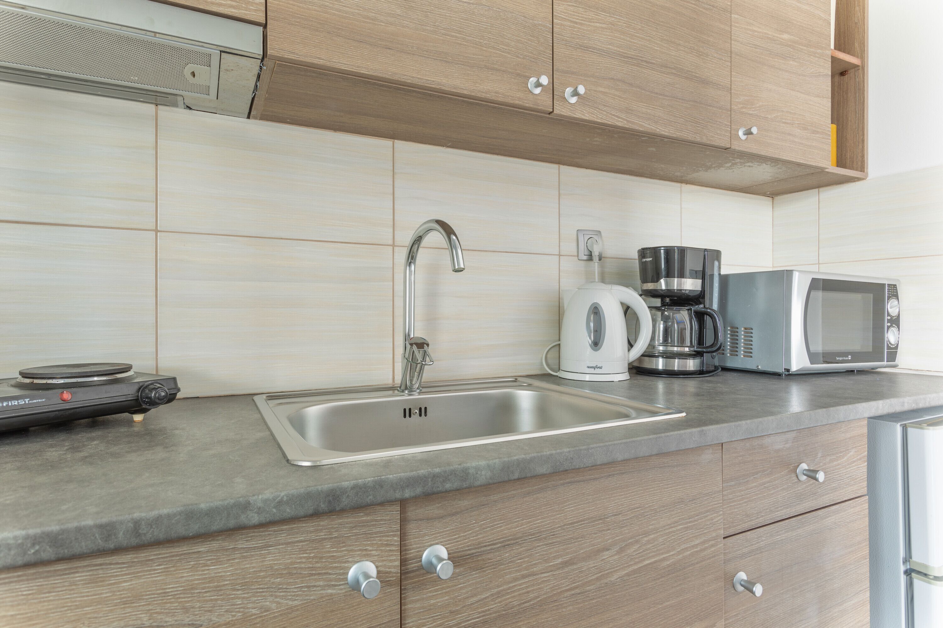 Fridge, microwave, stovetop, coffee/tea maker