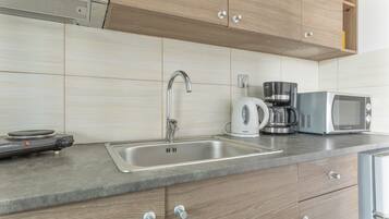 Fridge, microwave, stovetop, coffee/tea maker