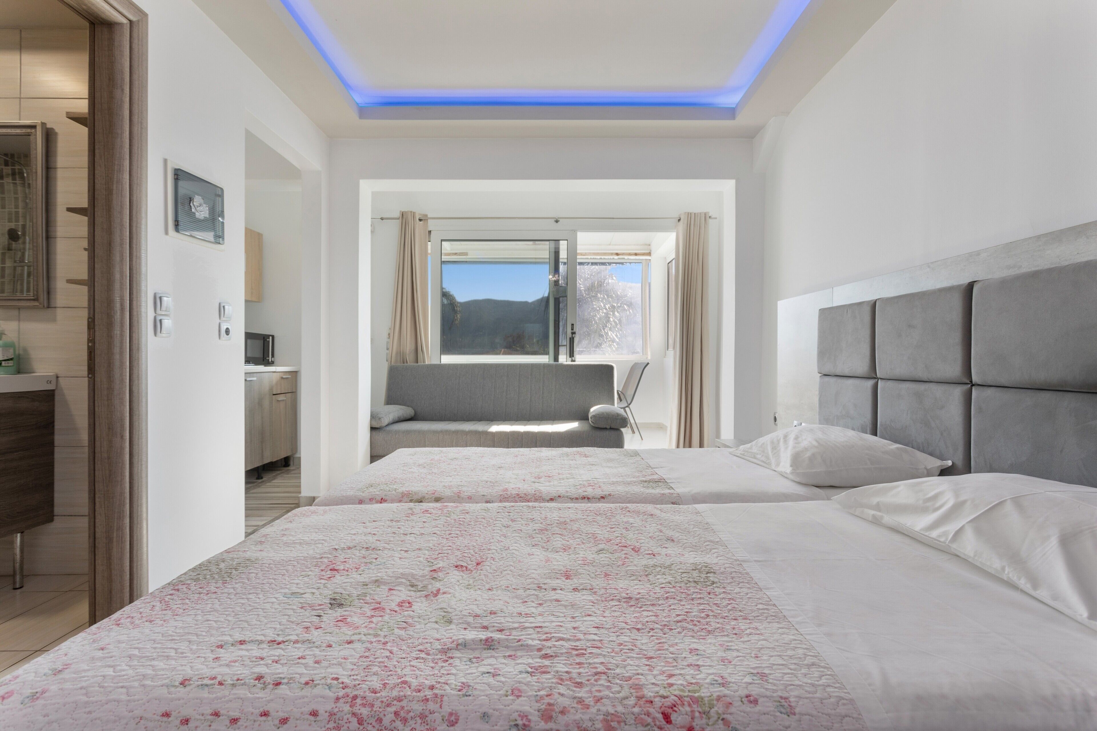 1 habitación, tabla de planchar con plancha, wifi gratis y ropa de cama 