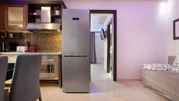 Kylskåp, mikrovågsugn, ugn och spishäll