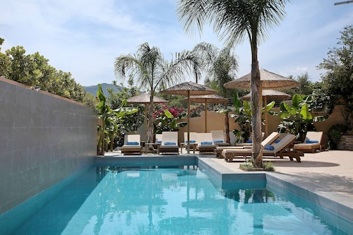 Apartment "Villa Dionysia A2" close to the Beach with Shared Pool & Wi-Fi