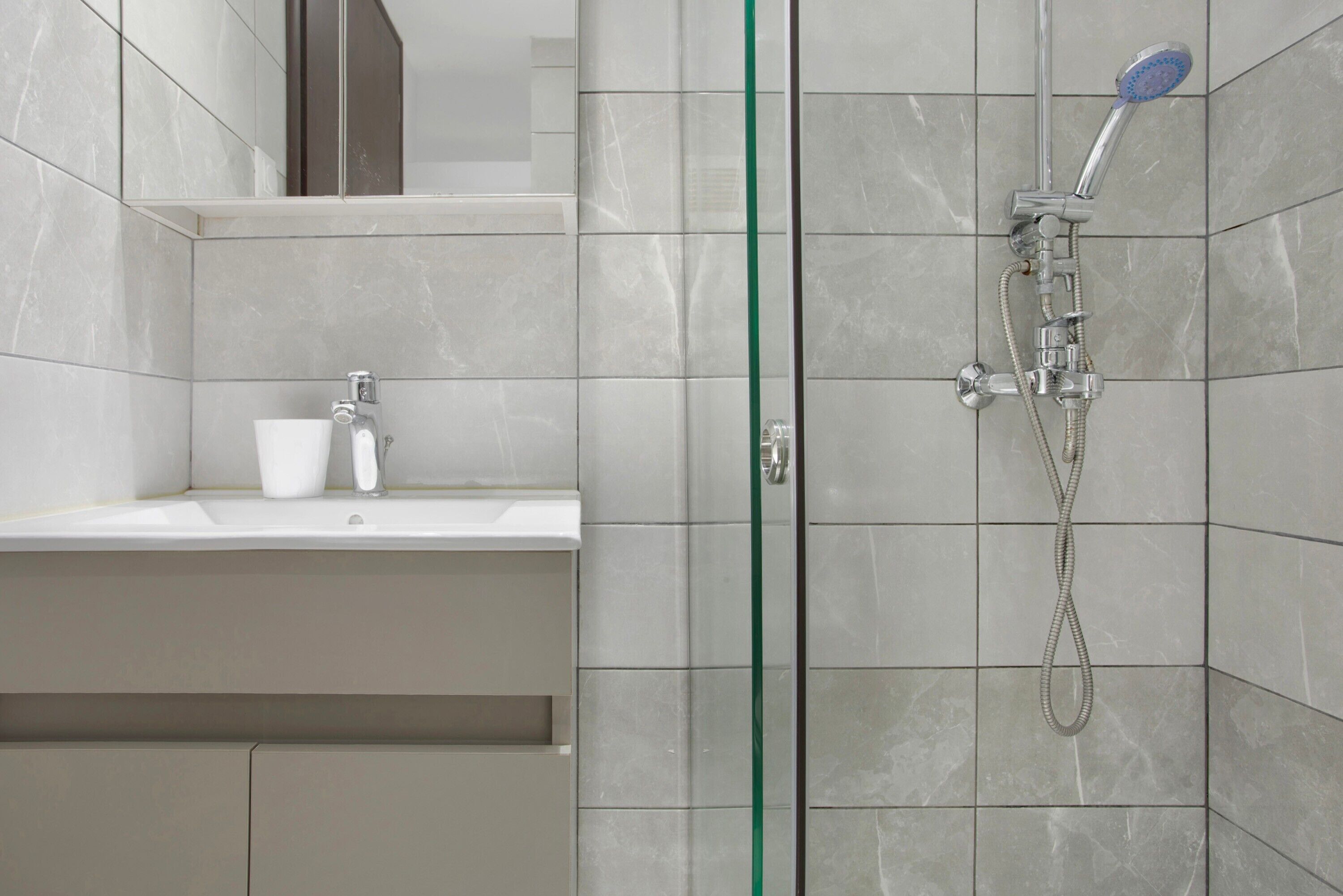 Dusche, Haartrockner, Handtücher