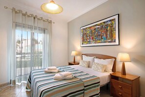 2 chambres, fer et planche à repasser, Wi-Fi gratuit, draps fournis