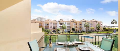 屋外ダイニングエリア