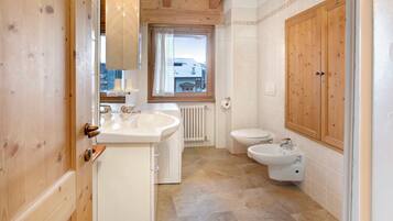 Doccia, asciugacapelli, asciugamani