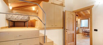 Appartement "Bucaneve" avec vue sur les montagnes, terrasse privée et Wi-Fi.