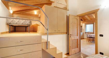 Appartement "Bucaneve" avec vue sur les montagnes, terrasse privée et Wi-Fi.