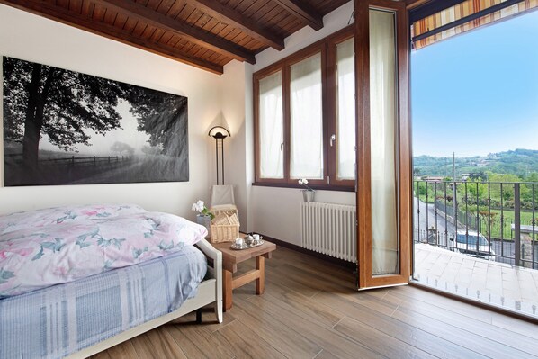 3 bedrooms, iron/ironing board, bed sheets