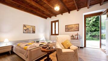 3 bedrooms, iron/ironing board, bed sheets