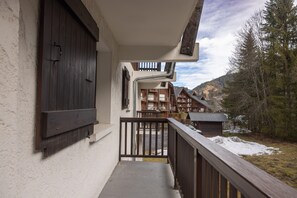 Property grounds - Apartment "5 à 6 Personnes" with Mountain View and Shared Pool (Les Contamines Montjoie)