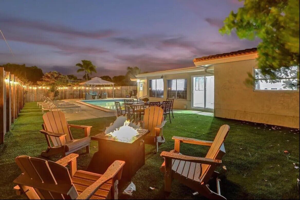 Modern 4 Bedroom with Heated Pool and Gameroom