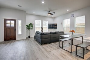 Living area - New Luxurious Double-Story Home Located in Highland Heights (Houston)