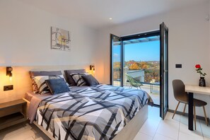 3 bedrooms, desk, free WiFi, bed sheets