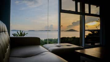 Habitación panorámica, 1 habitación, vista al mar, frente al océano | 1 habitación y ropa de cama