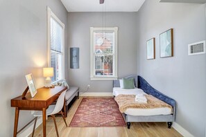 2 bedrooms, desk, iron/ironing board, free WiFi