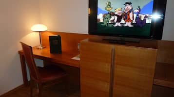 ビジネス ダブルルーム 禁煙 | ミニバー、客室ごとに異なるインテリア、デスク、ノートパソコン用作業スペース
