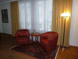 Business Double Room, Non Smoking | Living area | 25-inch flat-screen TV with cable channels, TV - Hotel Exel GmbH (Amstetten)