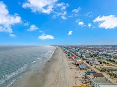 🌊 Ocean View 🌊 2 Pools 2 Balconies 👣 150 ft to Beach 👣 Sleep Up To 16 People