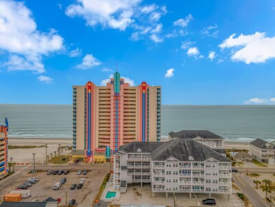 🌊 Ocean View 🌊 2 Pools 2 Balconies 👣 150 ft to Beach 👣 Sleep Up To 16 People