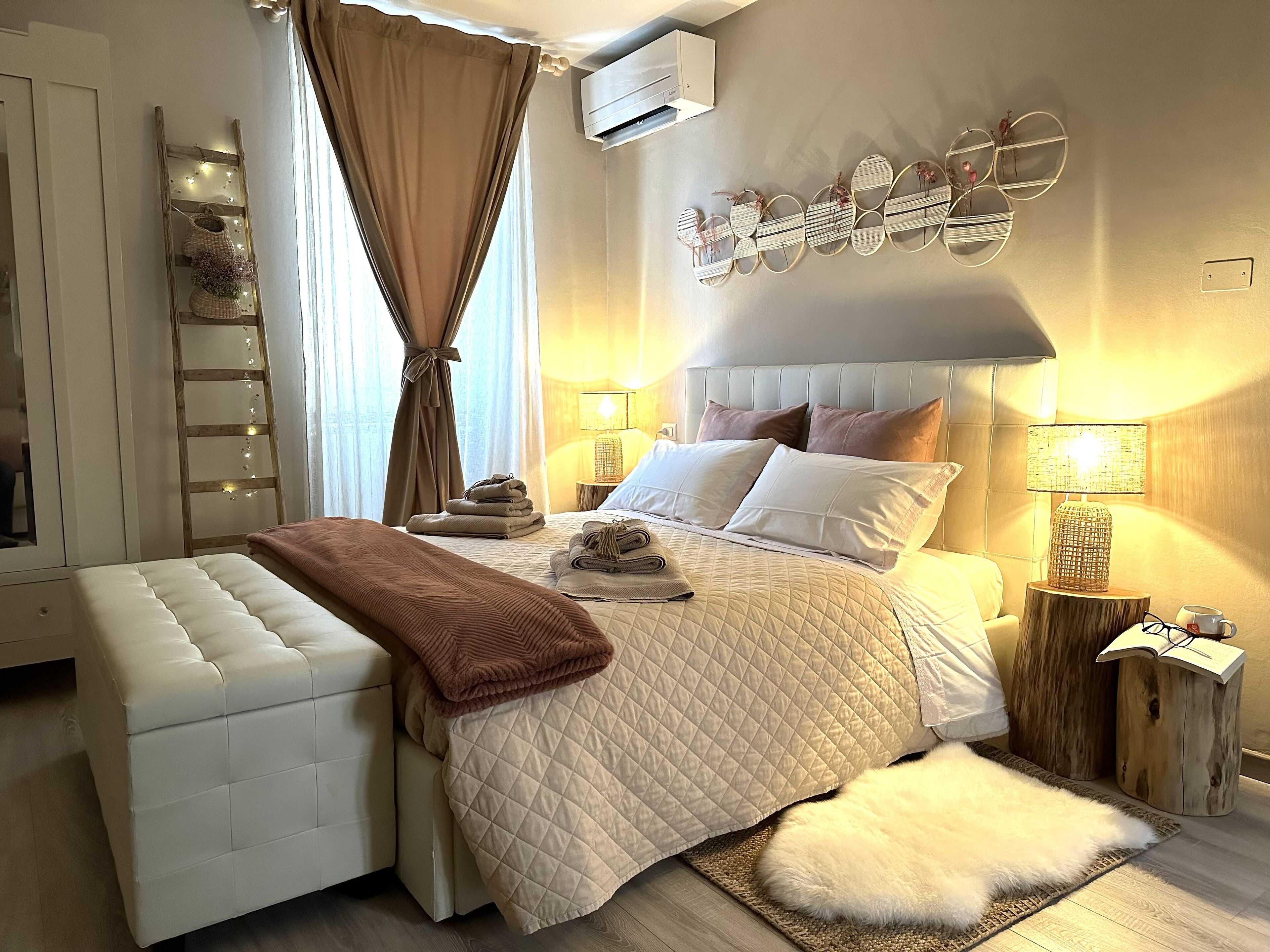 2 chambres, bureau, fer et planche à repasser, lit parapluie