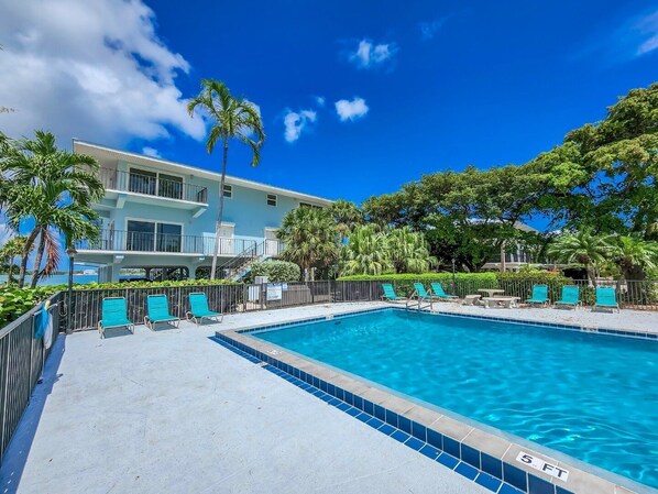 Outdoor pool, a heated pool - Bikinis & Martinis is a serene townhouse nestled within the Gulf Pointe II Association. (Marathon)