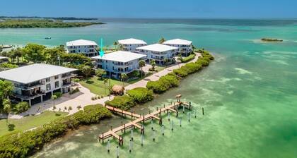 Bikinis & Martinis is a serene townhouse nestled within the Gulf Pointe II Association.