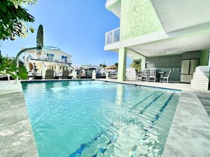 Piscine extérieure, piscine chauffée