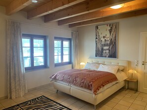 3 Schlafzimmer, Zimmersafe, Schreibtisch, Bügeleisen/Bügelbrett