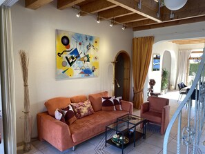 Smart-TV, Kamin, DVD-Player, Tischfußball