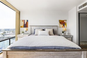 1 bedroom, iron/ironing board, free WiFi, bed sheets - Beautiful Waterfront Retreat with Marina Views, Pool/hot tub/gym (Marina Del Rey)