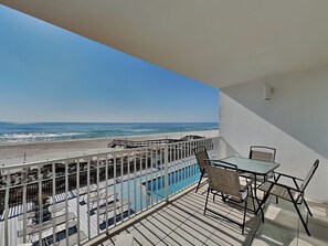 Outdoor dining - Perdido Skye #11 | Gulf Views, Pool, Gym! (Perdido Key)