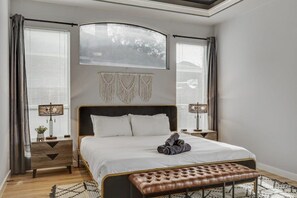6 bedrooms, desk, iron/ironing board, WiFi