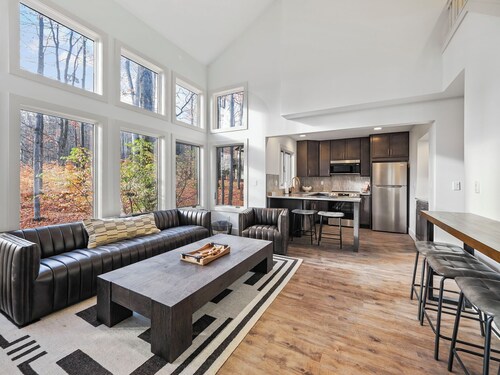 Ultimate Ski in, Ski Out Upper Level Condo #762 | Gas Fireplace | Remodeled