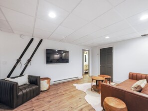 智能电视、桌上足球