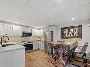 冰箱、微波炉、烤箱、炉灶