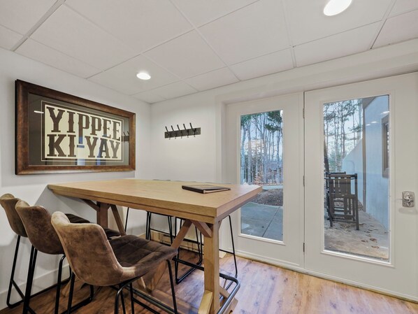 المنشأة من الداخل