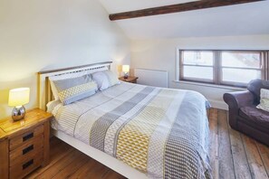 2 bedrooms, iron/ironing board, travel cot, free WiFi