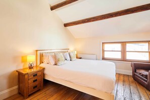 2 bedrooms, iron/ironing board, travel cot, free WiFi